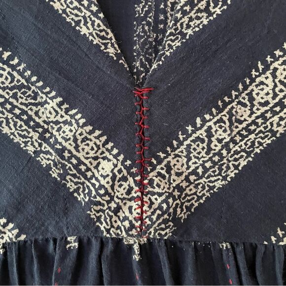 Lucky Brand 3/4 sleeve baby doll boho top, V-neck, navy blue red accents Sz XS - Picture 5 of 9